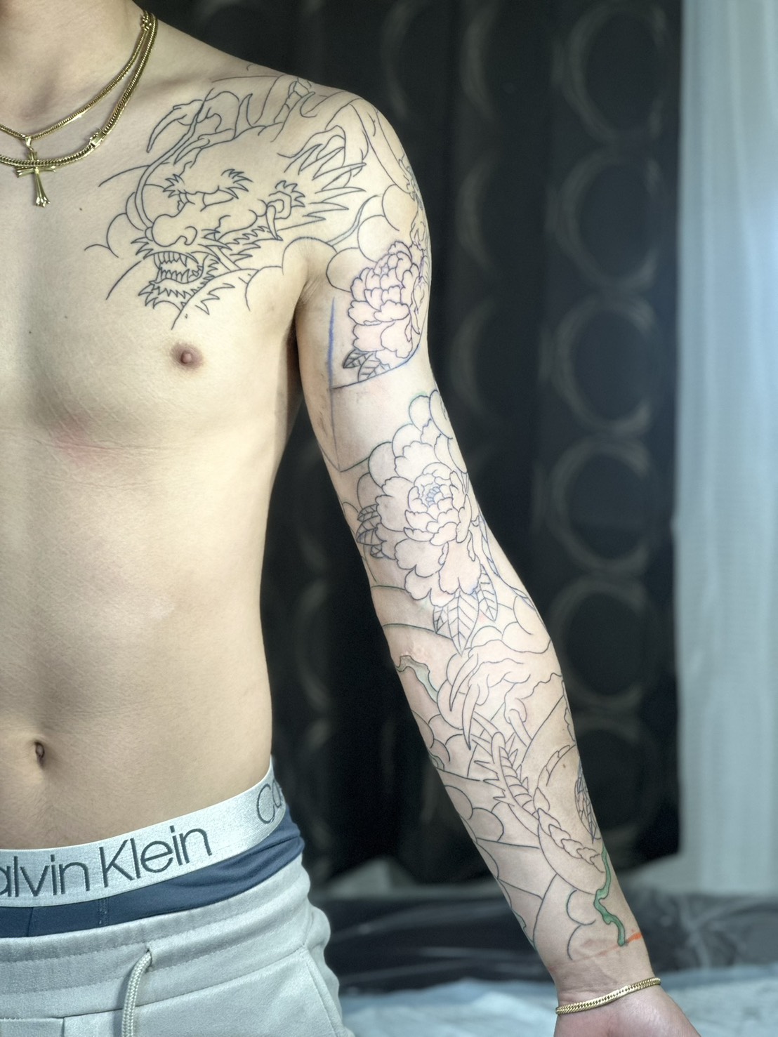 龍 牡丹 筋彫り